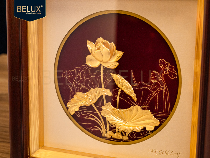 Tranh Sen Việt Nam nền đỏ dát vàng 24k 20x20cm